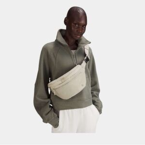 NWT. Lululemon City Adventurer Belt Bag
2.5L
Raw Linen